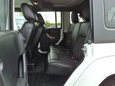 Used 2017 Jeep Wrangler Unlimited Sahara AWD/4WD image 27