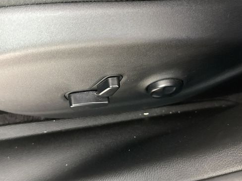 Used 2019 Jeep Cherokee Limited image 22