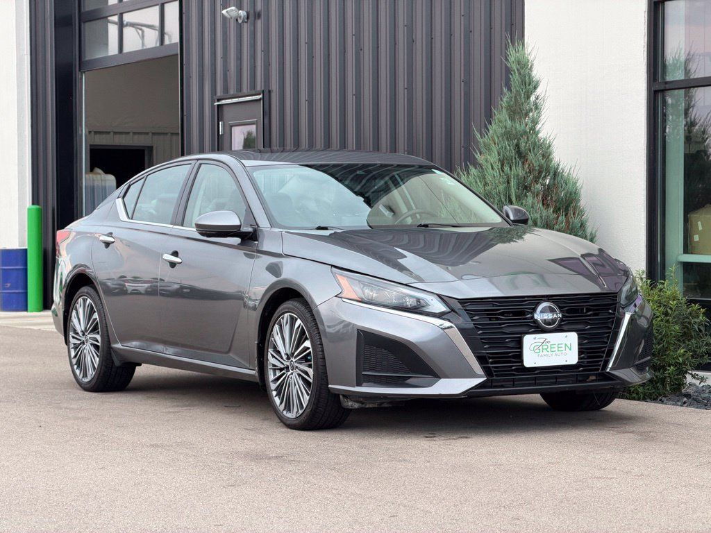 Used 2023 Nissan Altima AWD image 4