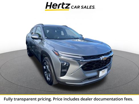 Used 2025 Chevrolet Trax LT FWD image 1