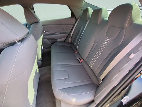 Certified 2024 Hyundai Elantra SEL FWD image 11