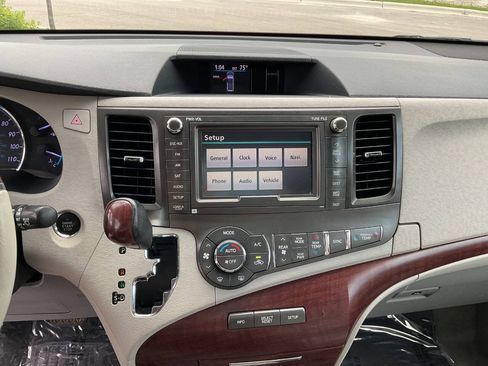 Used 2014 Toyota Sienna Limited w/ Limited Premium Package AWD/4WD image 22