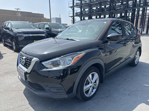 Used 2020 Nissan Kicks S image 1