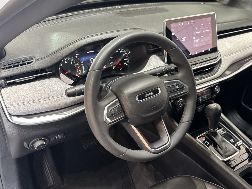 Used 2024 Jeep Compass Latitude AWD/4WD image 16