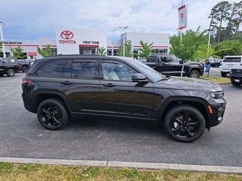 Used 2024 Jeep Grand Cherokee Limited w/ Luxury Tech Group II AWD/4WD image 6