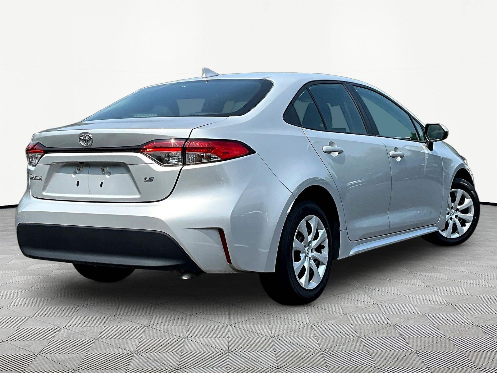 Used 2024 Toyota Corolla LE FWD image 6