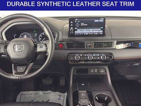 Used 2025 Honda Pilot TrailSport image 17