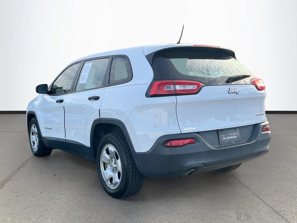 Used 2017 Jeep Cherokee Sport FWD image 5
