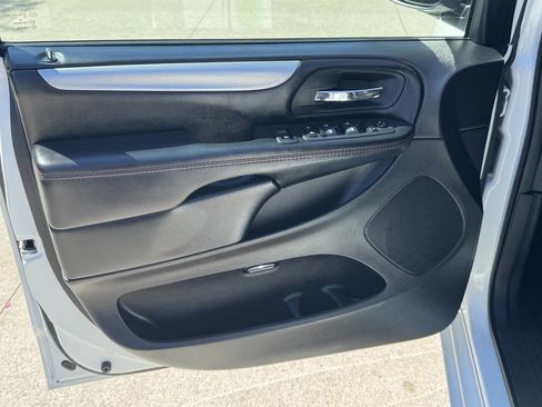 Used 2020 Dodge Grand Caravan GT FWD image 13