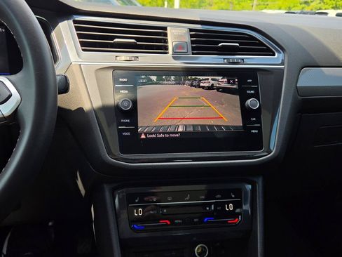 Certified 2023 Volkswagen Tiguan SE w/ Panoramic Sunroof Package FWD image 30