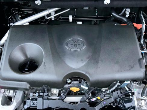 Certified 2025 Toyota RAV4 LE image 32