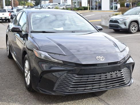 Certified 2025 Toyota Camry LE image 3