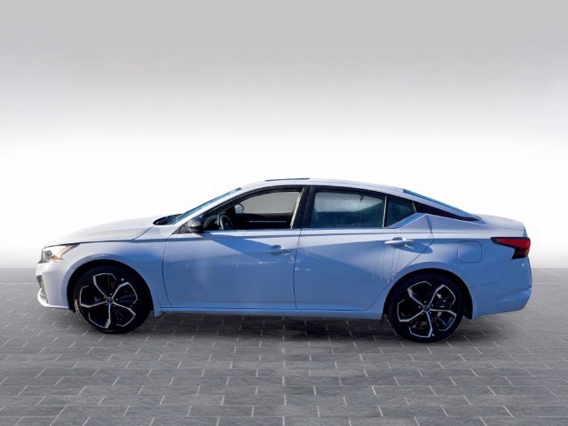 Used 2025 Nissan Altima 2.5 SR w/ SR Premium Package FWD image 4