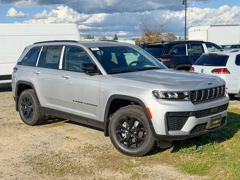 New 2026 Jeep Grand Cherokee 4WD image 2