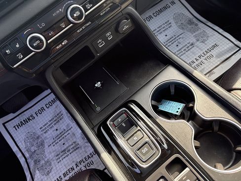 Used 2025 Honda Pilot Black Edition image 28