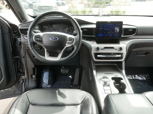 Used 2023 Ford Explorer XLT w/ Equipment Group 202A AWD/4WD image 21