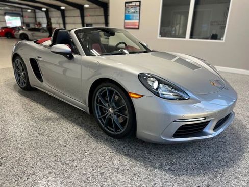 Used 2017 Porsche 718 Boxster RWD image 13