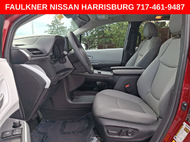 Used 2026 Toyota Sienna XLE FWD image 15