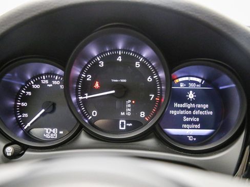 Certified 2025 Porsche Macan AWD/4WD image 31