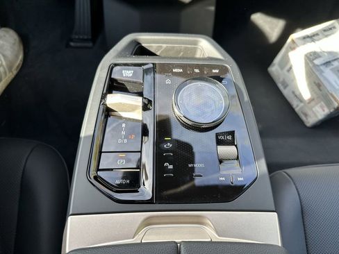 Used 2025 BMW iX xDrive50 AWD/4WD image 23
