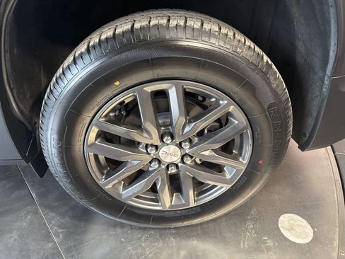 Used 2019 GMC Acadia SLT w/ LPO, Cargo Package image 10