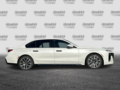 Certified 2023 BMW 740i image 3