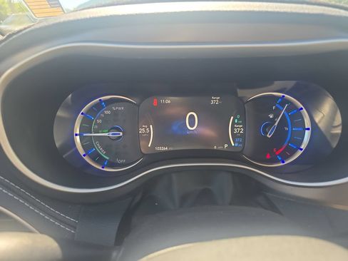 Used 2022 Chrysler Pacifica Touring-L FWD image 18