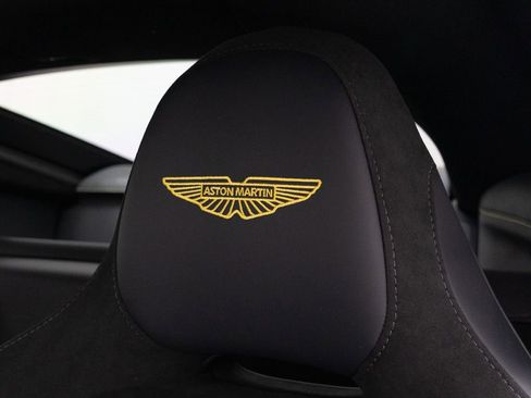 Used 2025 Aston Martin V8 Vantage image 17