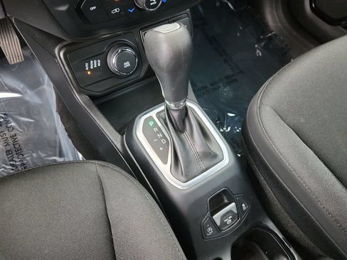 Used 2019 Jeep Renegade Altitude w/ Quick Order Package 22M AWD/4WD image 22