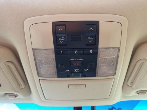 Used 2011 Lexus GX 460 image 37