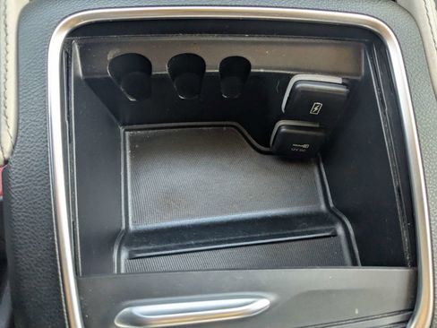 Used 2023 Chrysler Pacifica Limited FWD image 30