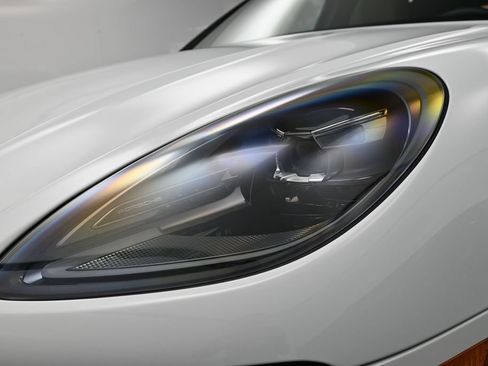 Certified 2026 Porsche Macan AWD/4WD image 32