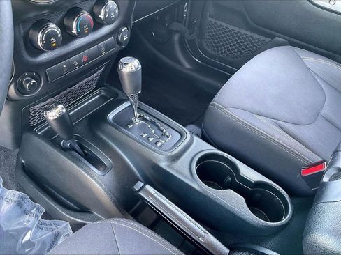Used 2018 Jeep Wrangler Unlimited Sahara AWD/4WD image 19