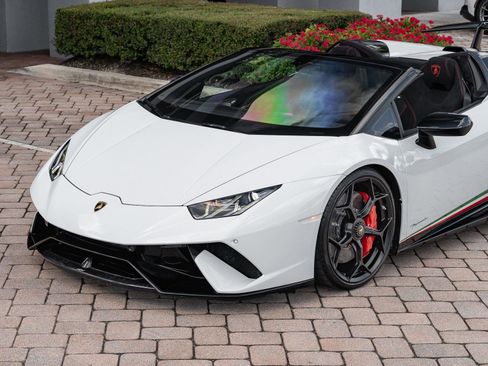 Used 2018 Lamborghini Huracan Performante image 5