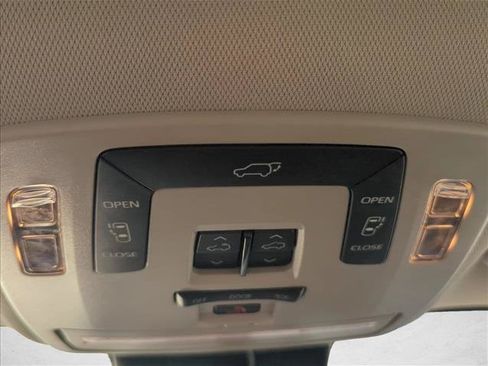 Used 2023 Toyota Sienna XLE FWD image 23
