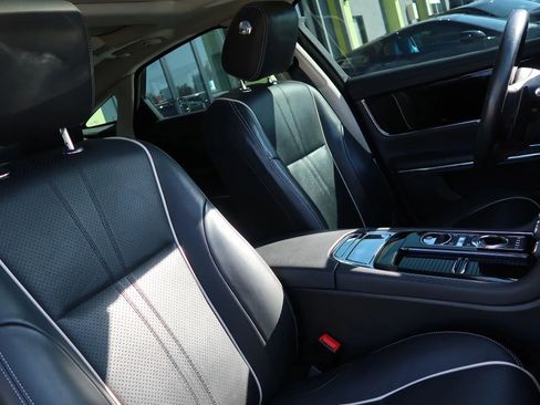 Used 2019 Jaguar XJ R-Sport image 23