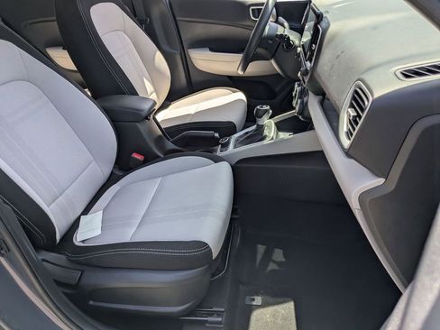 Used 2025 Hyundai Venue SEL FWD image 28