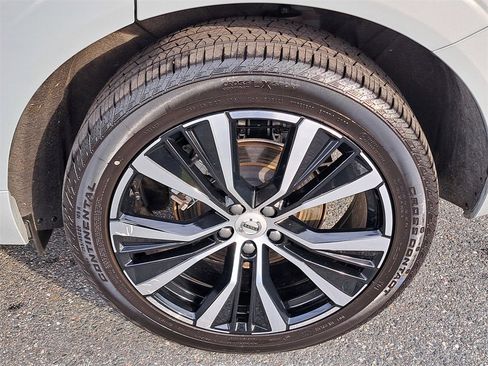 Used 2025 Volvo XC60 B5 Plus image 30