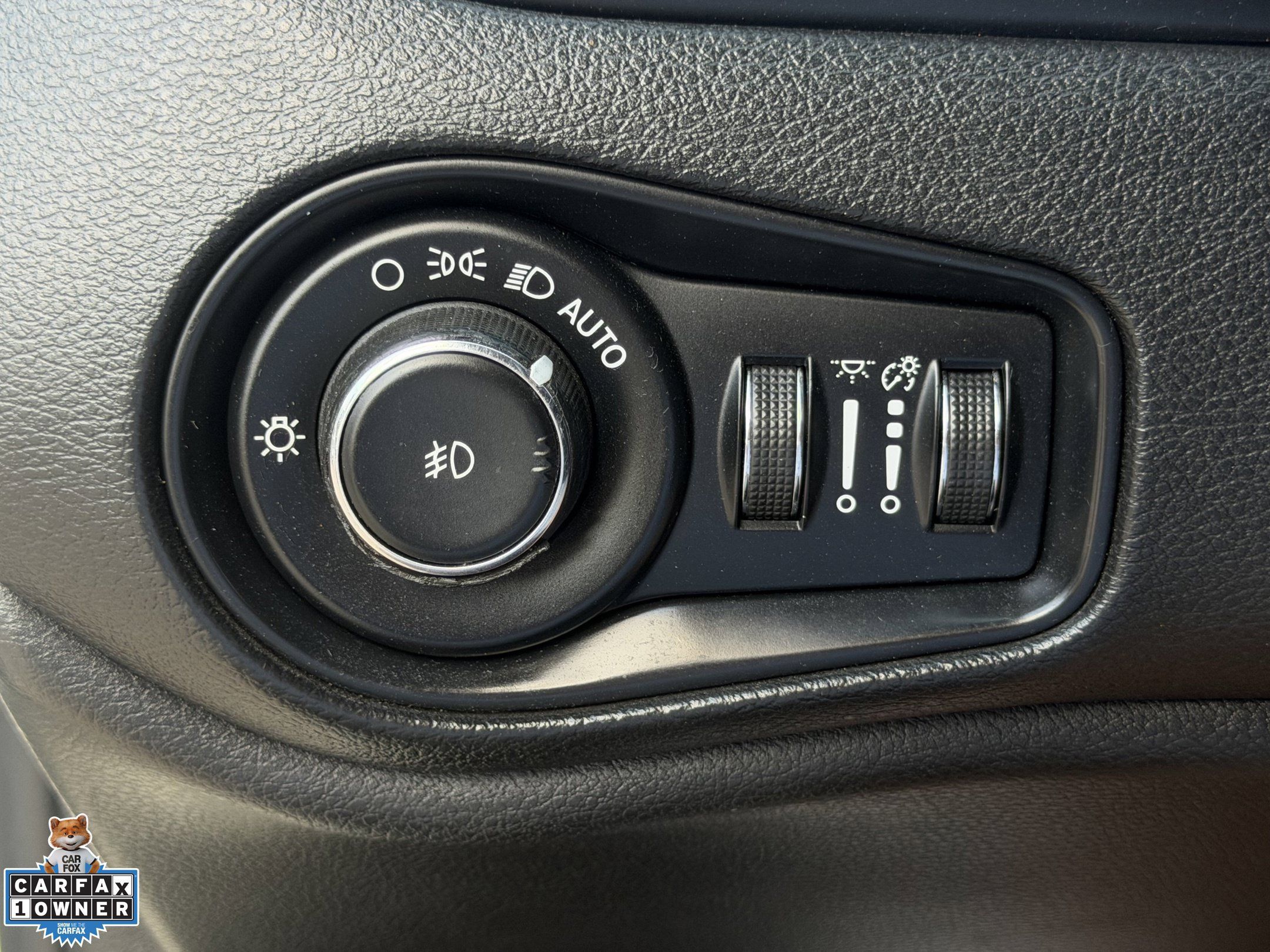 Used 2020 Jeep Renegade Latitude w/ Cold Weather Group AWD/4WD image 24
