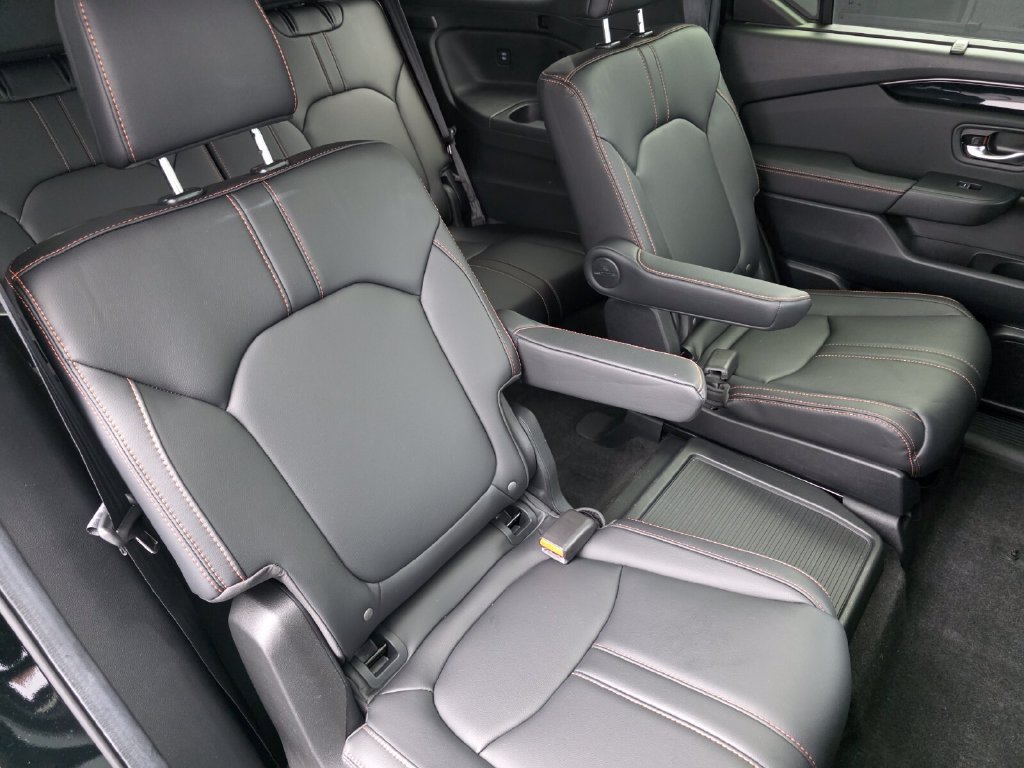 Used 2025 Honda Pilot TrailSport image 32