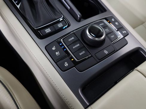 Used 2017 Genesis G80 3.8 w/ Option Group 03 image 32