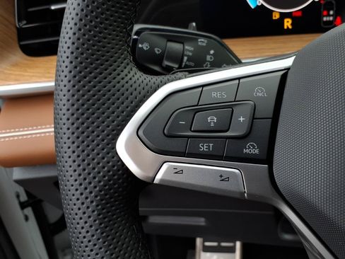 New 2026 Volkswagen Tiguan SEL R-Line AWD/4WD image 19