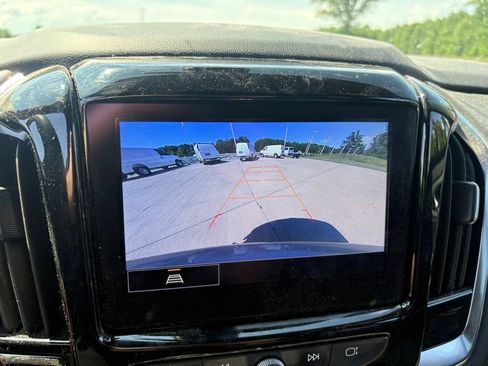 Used 2023 Chevrolet Traverse LT FWD image 13