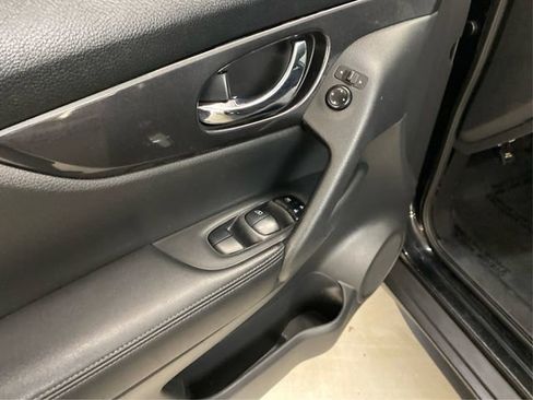 Used 2017 Nissan Rogue SV image 24