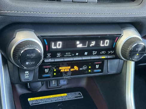 Used 2020 Toyota RAV4 Limited AWD/4WD image 23