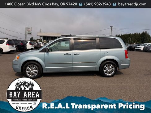 Used 2008 Chrysler Town & Country Limited w/ Flexible Seating Group FWD image 10