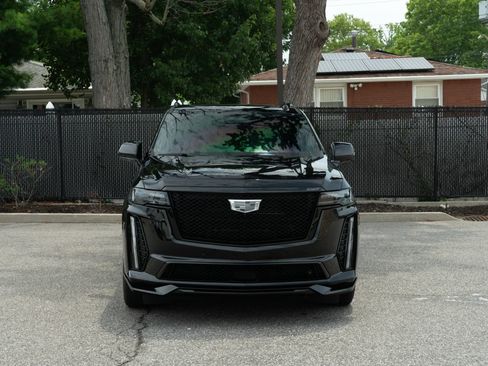 Used 2024 Cadillac Escalade V w/ LPO, ONYX Package AWD/4WD image 32