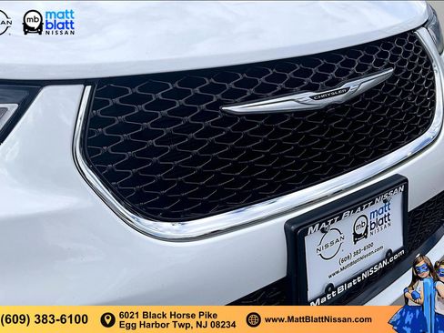Used 2024 Chrysler Pacifica Touring-L FWD image 29