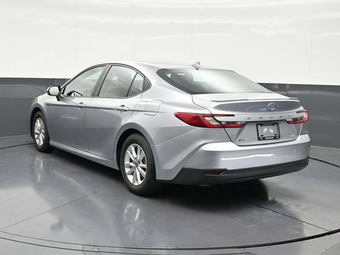 Used 2025 Toyota Camry LE w/ Convenience Package FWD image 3