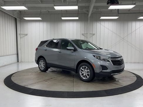 Used 2024 Chevrolet Equinox LT AWD/4WD image 2